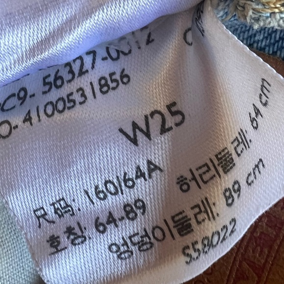 Levi’s 501 Distressed Denim Women Shorts - Picture 6 of 6